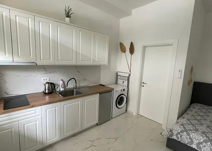 Mistea Golem (Tirana)